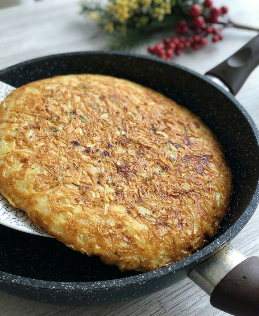 🍽️ Беру капусту і готую пиріг-запіканку прямо на сковороді: дуже простий та смачний рецепт з доступних продуктів