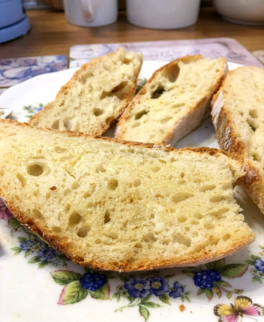 🍽️ Домашній хліб без замісу, як з дорогої кондитерської: найпростіший рецепт з 4 інгредієнтів, вийде у кожного