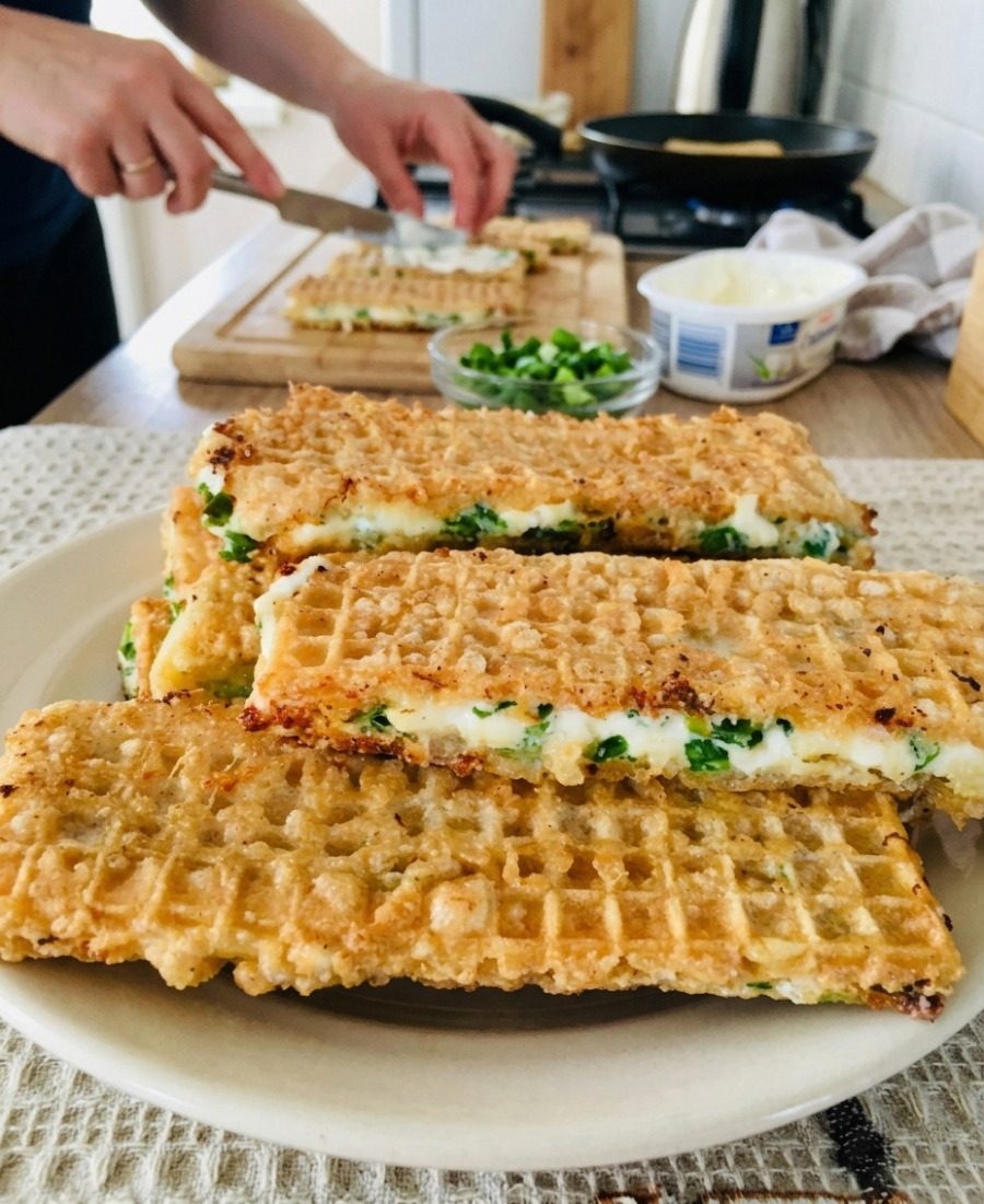 🍽️ Так ви ще не готували, а даремно! Сирні вафлі “на швидку руку” без дорогих продуктів: ідеально на перекус